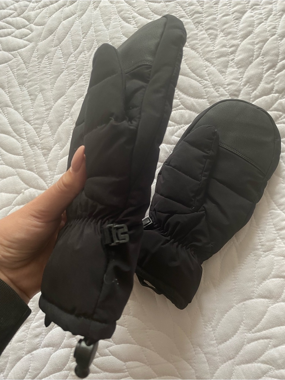 löle Black Down-Filled Winter Puffer Mittens | Size S/M | Warm & Cozy - Picture 4 of 7